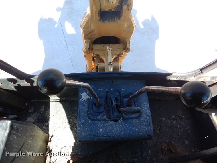 image for item DH8190 1983 John Deere 410B  backhoe