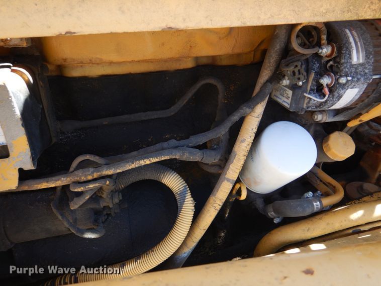 image for item DH8190 1983 John Deere 410B  backhoe