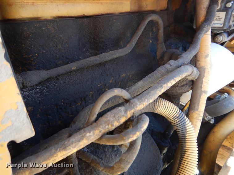 image for item DH8190 1983 John Deere 410B  backhoe