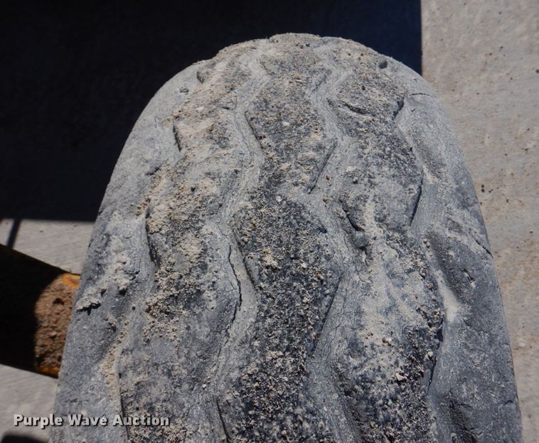 image for item DH8190 1983 John Deere 410B  backhoe