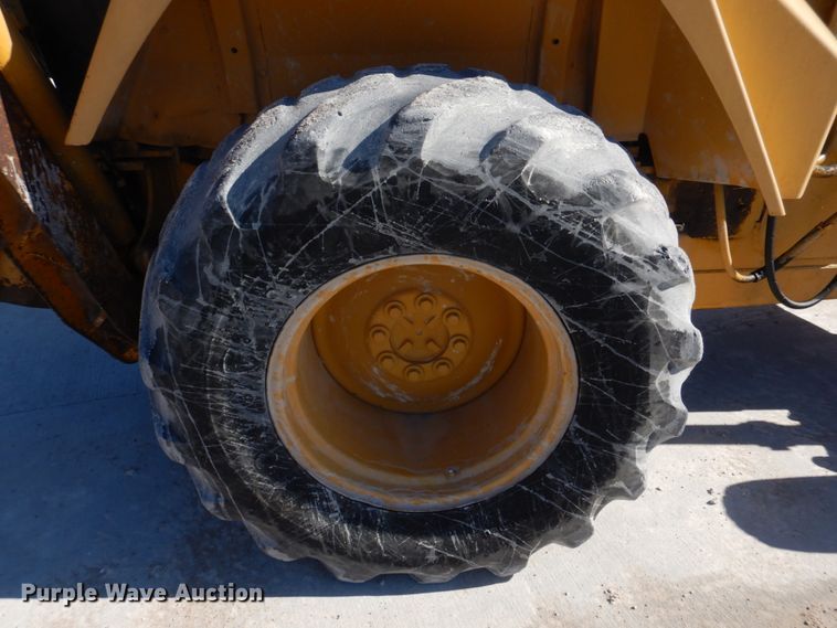 image for item DH8190 1983 John Deere 410B  backhoe