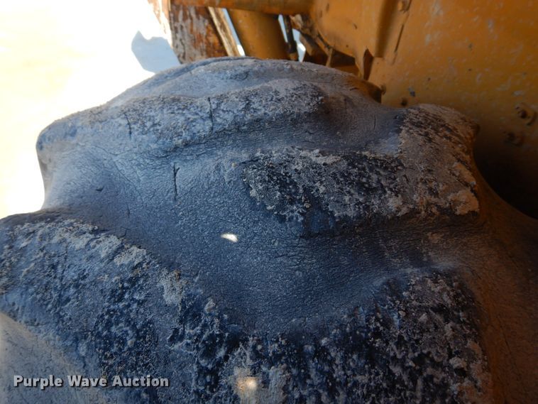 image for item DH8190 1983 John Deere 410B  backhoe