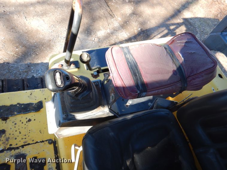 image for item DJ3809 2000 New Holland DC100  dozer