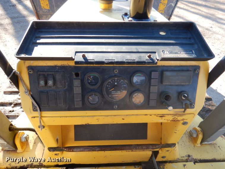 image for item DJ3809 2000 New Holland DC100  dozer
