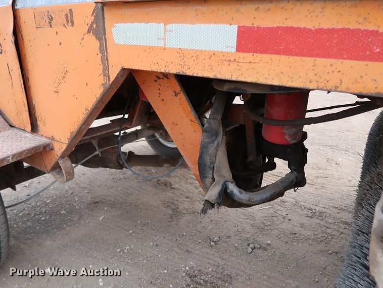 image for item DK3558 1998 Broce RJ350  broom