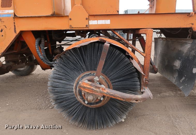 image for item DK3559 1998 Broce RJ350  broom