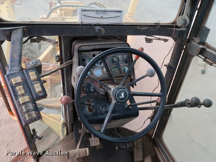 image for item DK3565 1985 John Deere 772A  motor grader