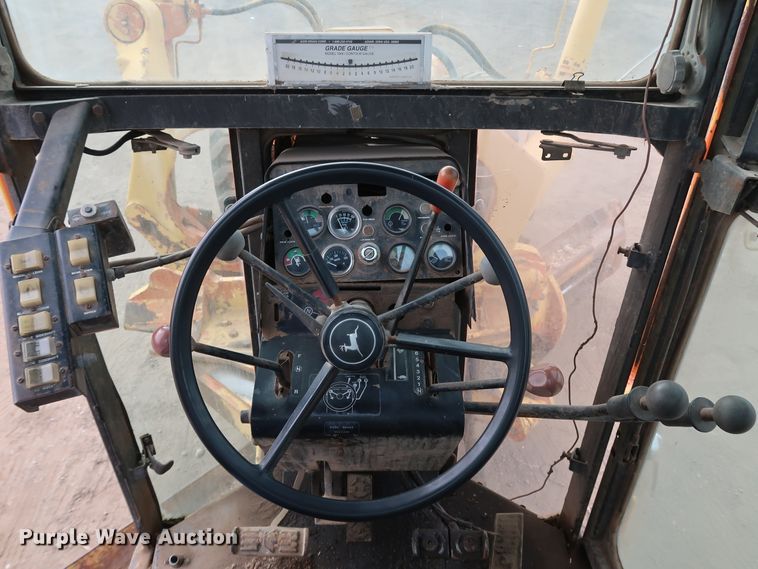 image for item DK3565 1985 John Deere 772A  motor grader