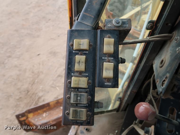 image for item DK3565 1985 John Deere 772A  motor grader