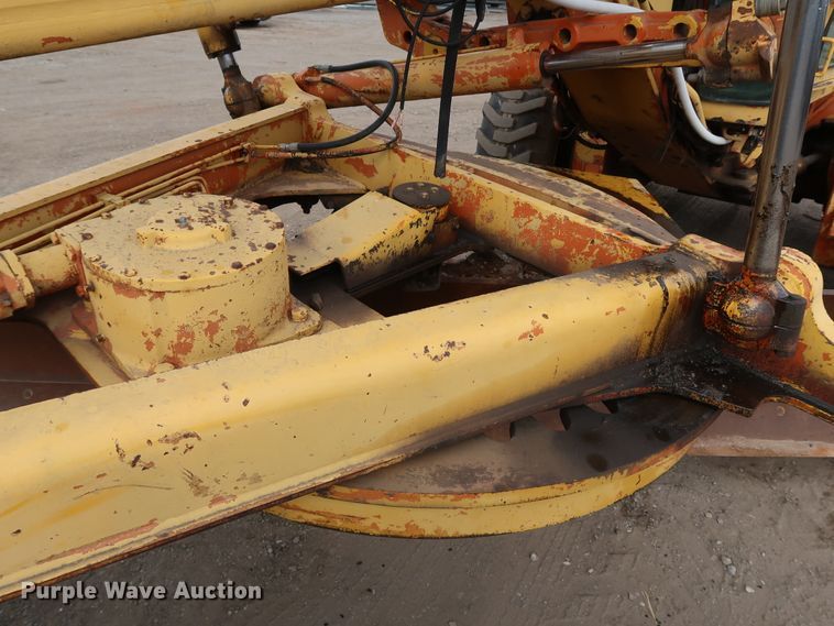 image for item DK3565 1985 John Deere 772A  motor grader