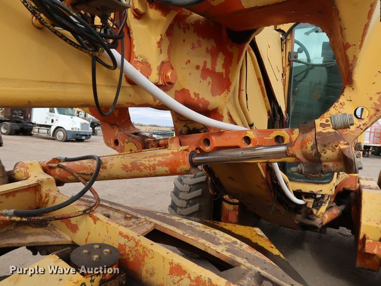 image for item DK3565 1985 John Deere 772A  motor grader