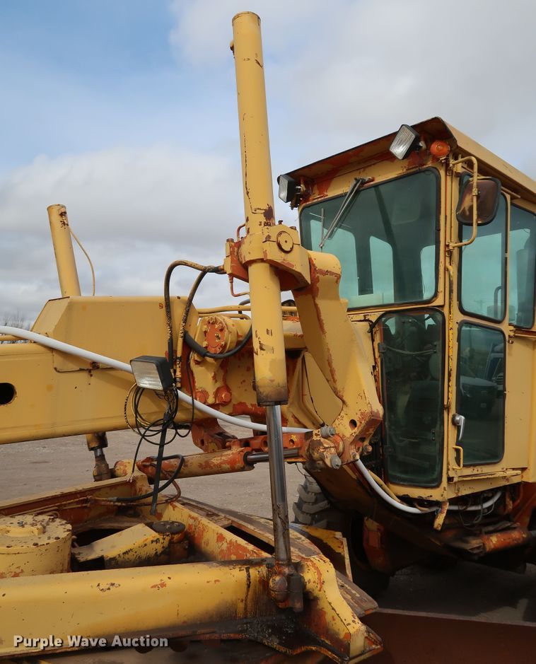 image for item DK3565 1985 John Deere 772A  motor grader