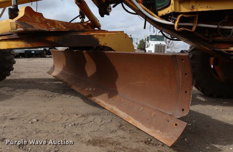 image for item DK3565 1985 John Deere 772A  motor grader