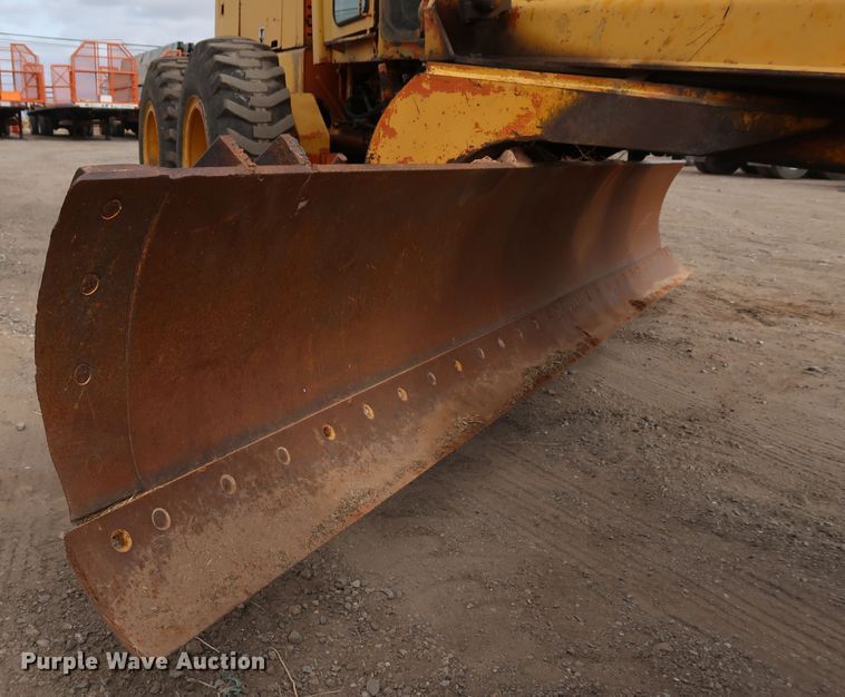 image for item DK3565 1985 John Deere 772A  motor grader