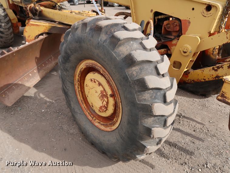 image for item DK3565 1985 John Deere 772A  motor grader