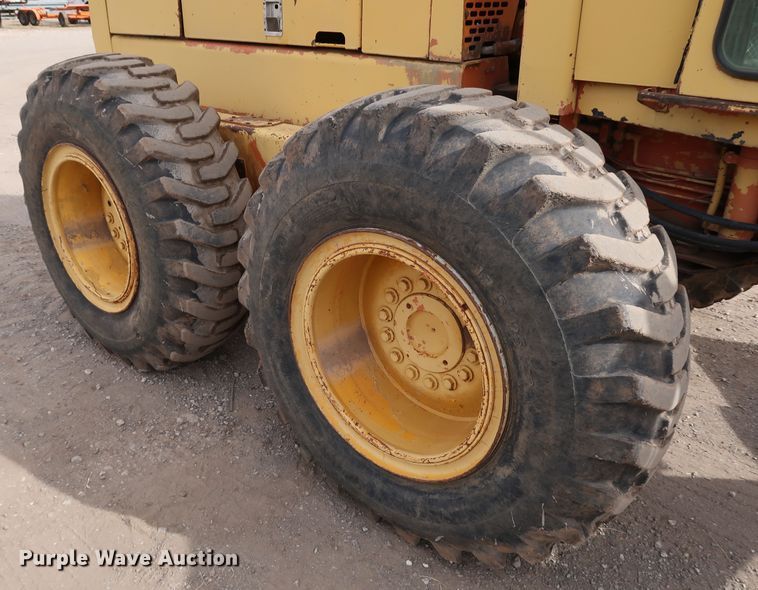 image for item DK3565 1985 John Deere 772A  motor grader