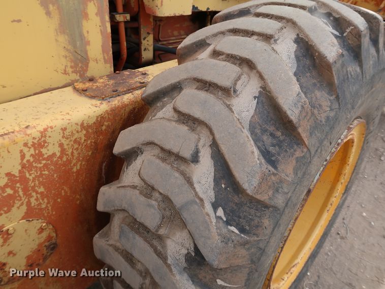 image for item DK3565 1985 John Deere 772A  motor grader