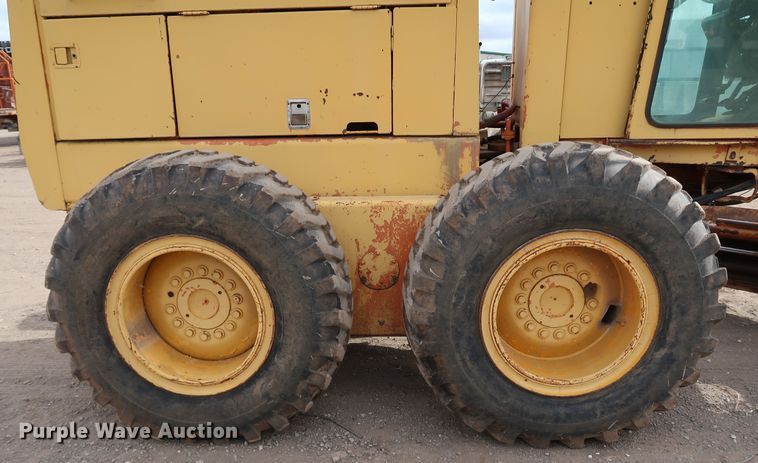 image for item DK3565 1985 John Deere 772A  motor grader