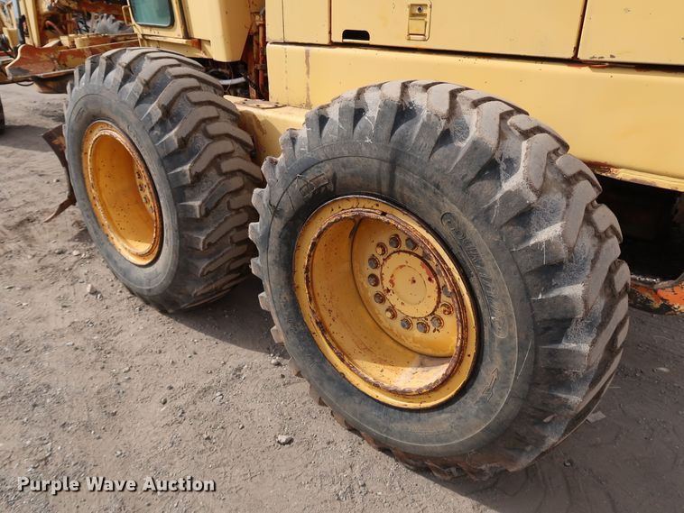 image for item DK3565 1985 John Deere 772A  motor grader