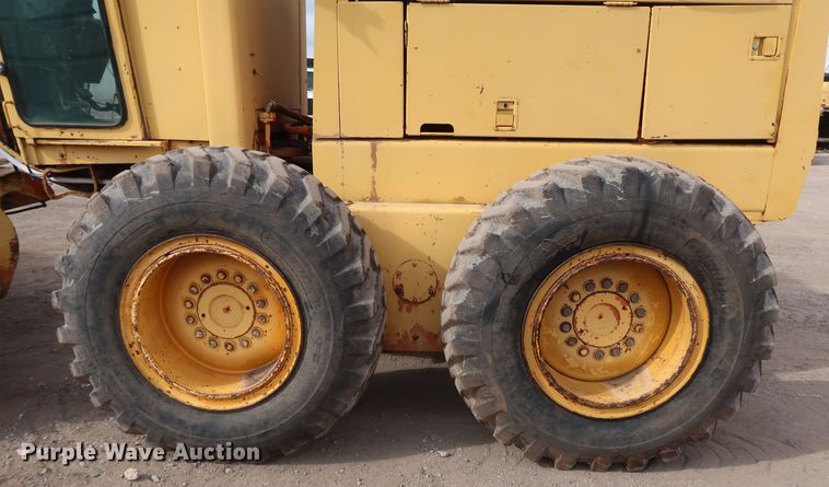 image for item DK3565 1985 John Deere 772A  motor grader