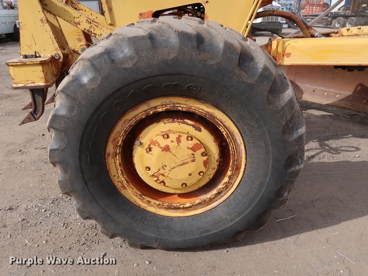 image for item DK3565 1985 John Deere 772A  motor grader