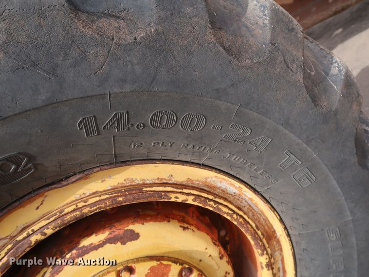 image for item DK3565 1985 John Deere 772A  motor grader