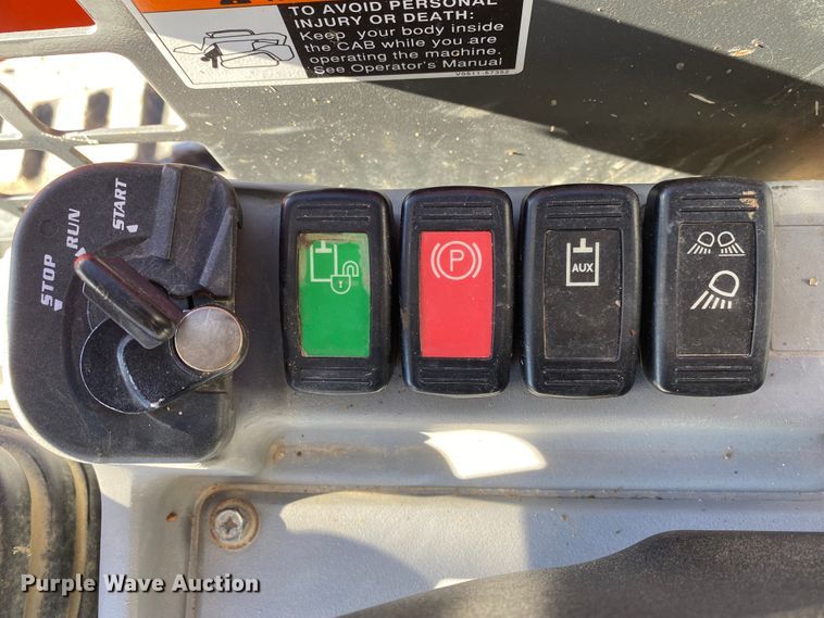 image for item DL6823 2017 Kubota SVL75-2  tracked skid steer loader