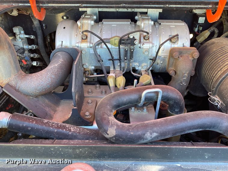 image for item DL6823 2017 Kubota SVL75-2  tracked skid steer loader