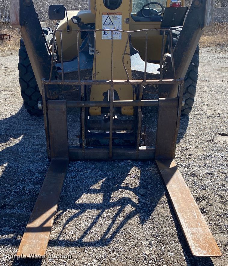 image for item DL6908 2007 Caterpillar TL943  telehandler
