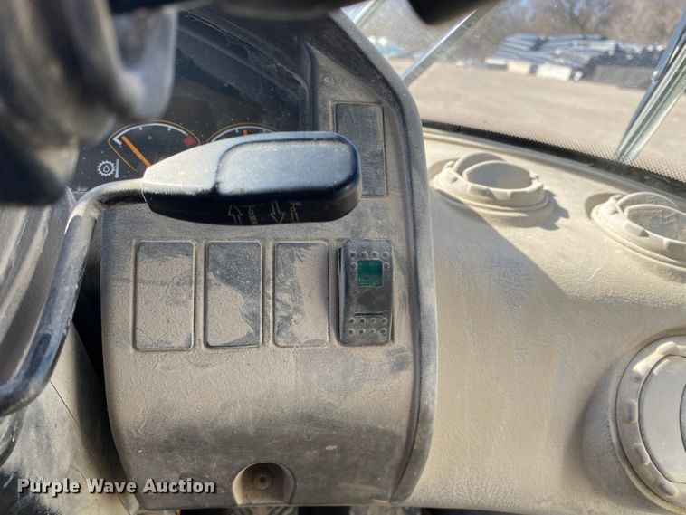 image for item DL6910 2013 Volvo L220G  wheel loader