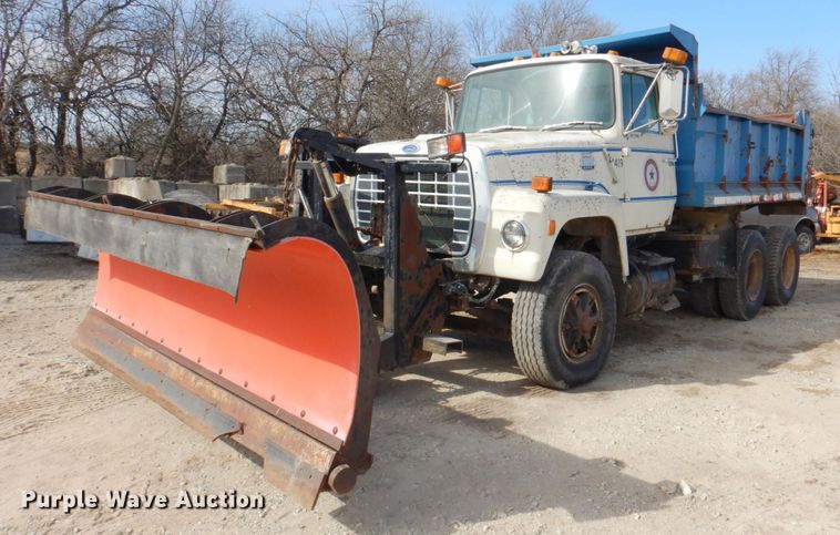 image for item DM4467 1985 Ford LT8000  dump truck