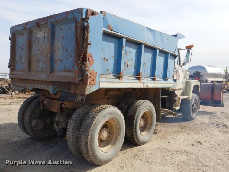 image for item DM4467 1985 Ford LT8000  dump truck