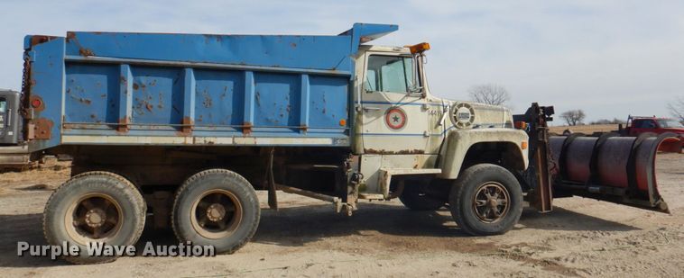 image for item DM4467 1985 Ford LT8000  dump truck