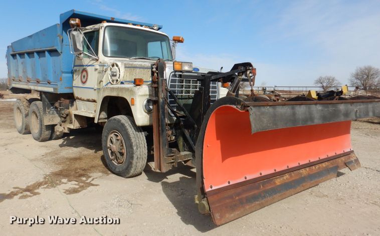 image for item DM4467 1985 Ford LT8000  dump truck