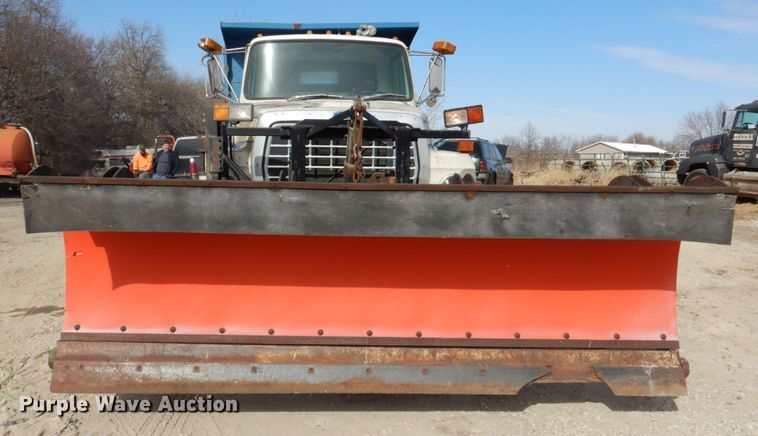 image for item DM4467 1985 Ford LT8000  dump truck