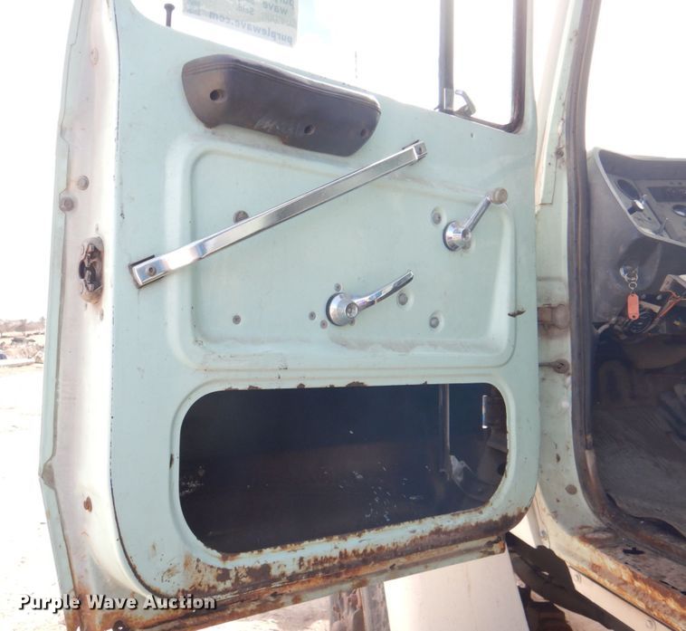 image for item DM4467 1985 Ford LT8000  dump truck