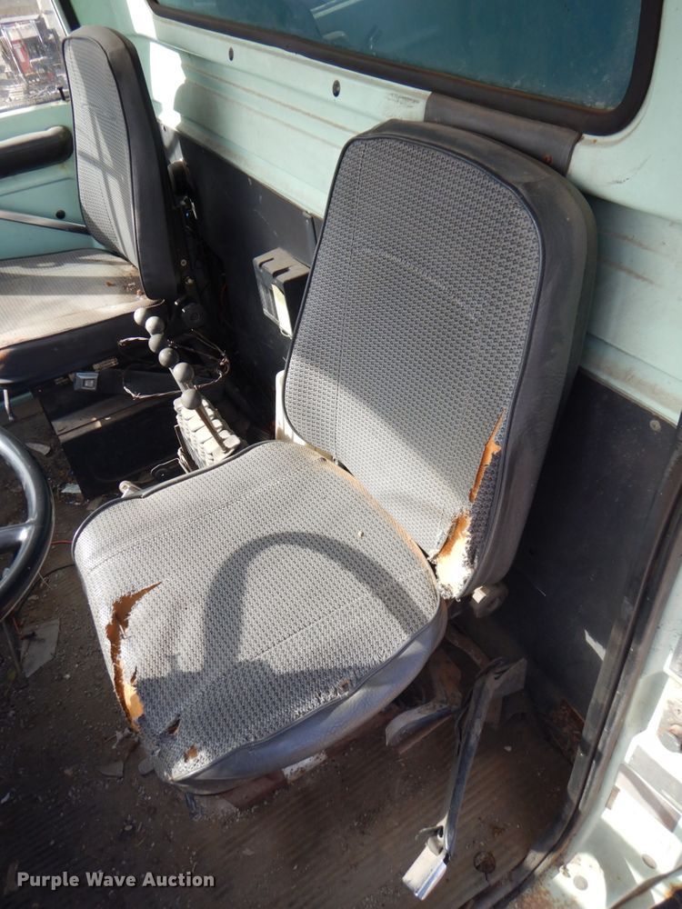 image for item DM4467 1985 Ford LT8000  dump truck