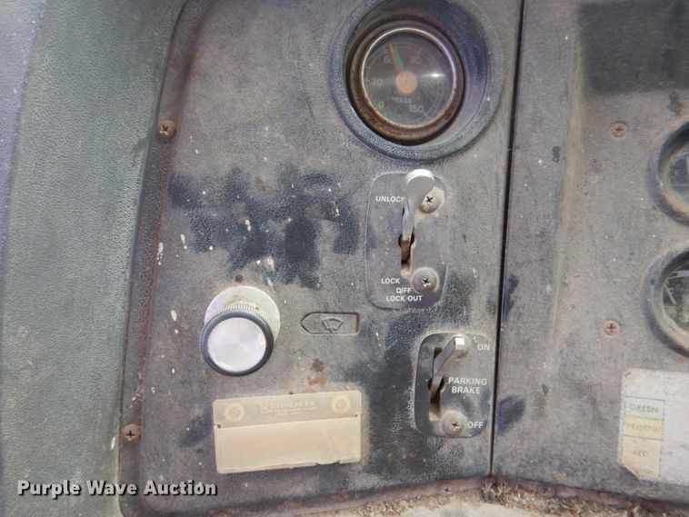 image for item DM4467 1985 Ford LT8000  dump truck