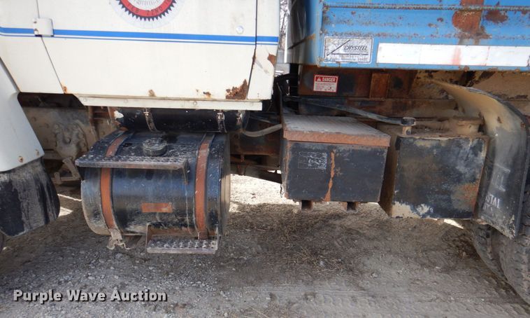 image for item DM4467 1985 Ford LT8000  dump truck