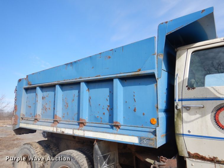 image for item DM4467 1985 Ford LT8000  dump truck