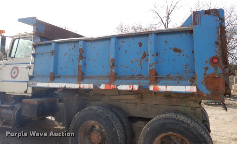 image for item DM4467 1985 Ford LT8000  dump truck