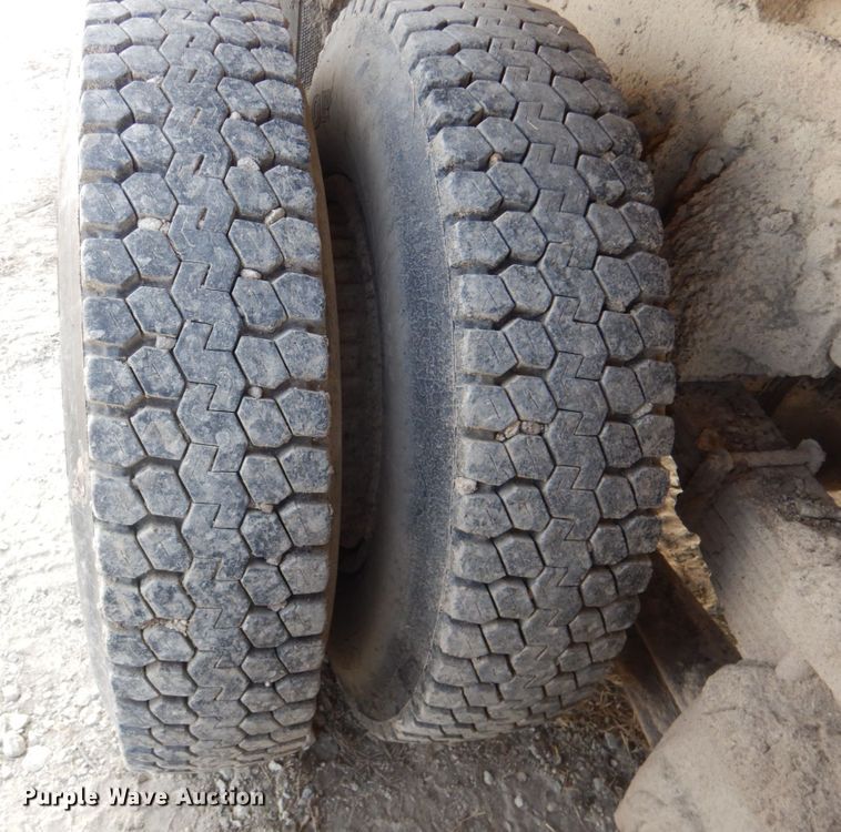 image for item DM4467 1985 Ford LT8000  dump truck