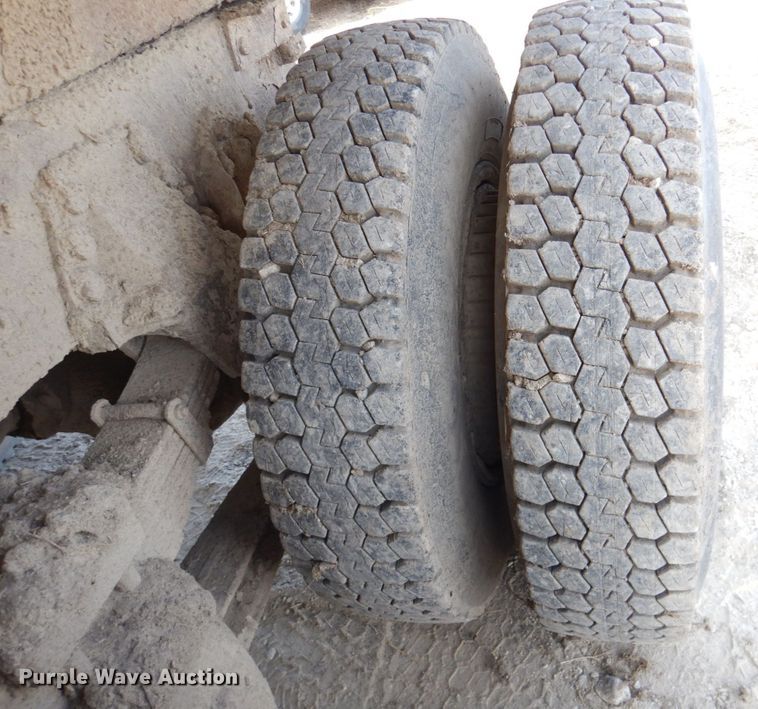 image for item DM4467 1985 Ford LT8000  dump truck