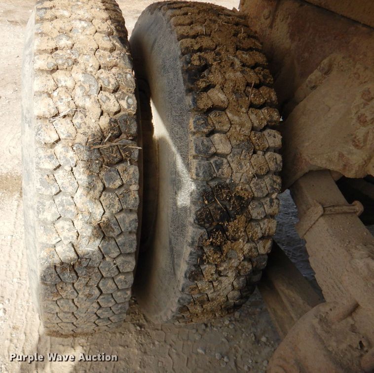 image for item DM4467 1985 Ford LT8000  dump truck