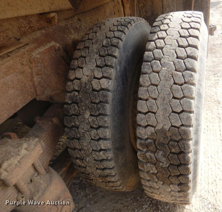 image for item DM4467 1985 Ford LT8000  dump truck