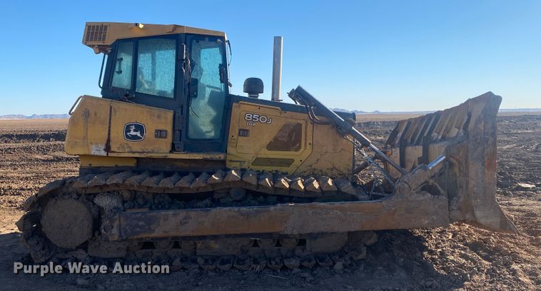 image for item DM8262 2007 John Deere 850J  dozer