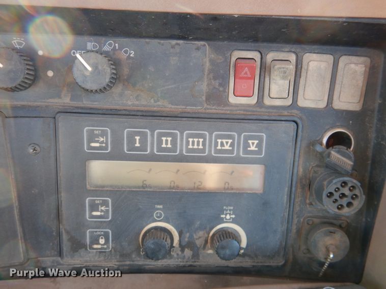 image for item DN1251 2003 John Deere 9520  4WD tractor