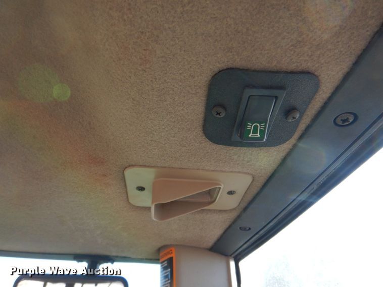 image for item DN1251 2003 John Deere 9520  4WD tractor