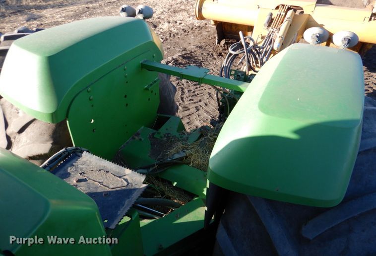 image for item DN1251 2003 John Deere 9520  4WD tractor