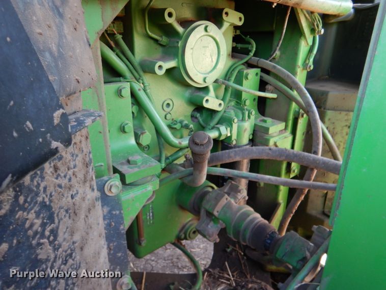 image for item DN1251 2003 John Deere 9520  4WD tractor